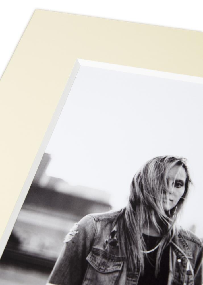 Pasparta Creme 3 mm Bílý stred 24x30 cm (17x23)