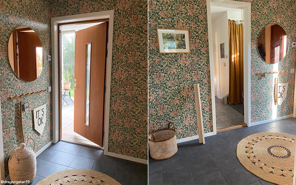 Květinová tapeta v předsíni, kulaté zrcadlo s tónovaným sklem