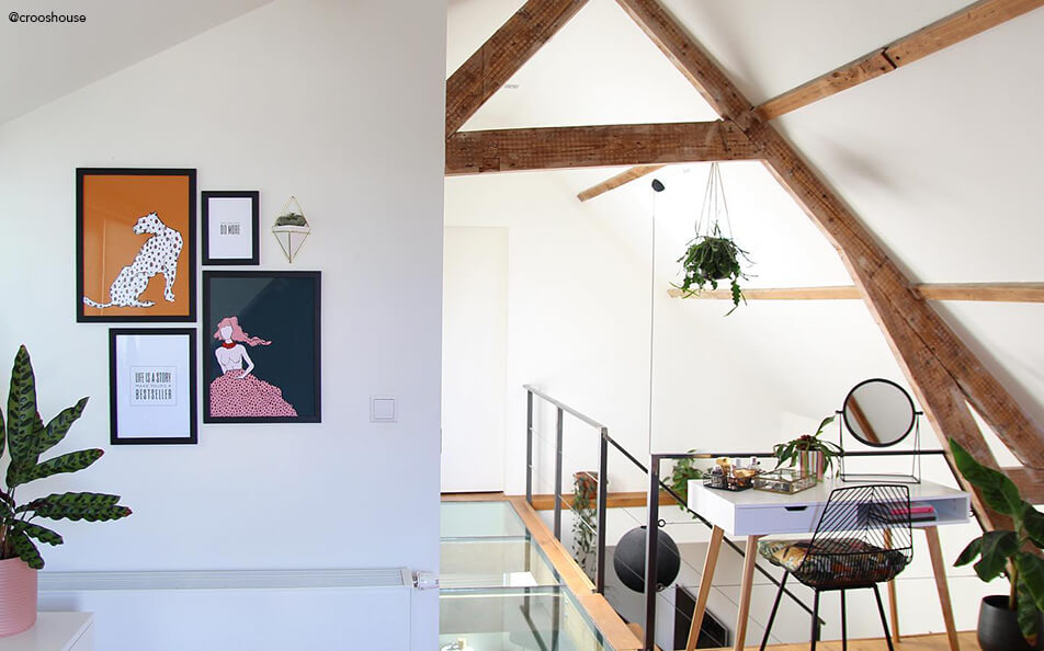 Tavelvägg på liten yta - snedtak med takbjälkar